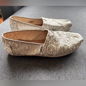 TOMS Women's Lace Silver Glitter Slip-On Shoes